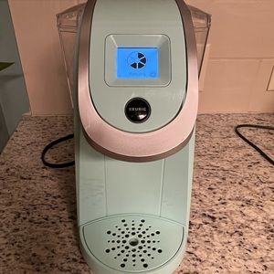 Keurig 2.0 K200 Coffee maker. Tiffany blue/aqua. 3 years old. Like new.